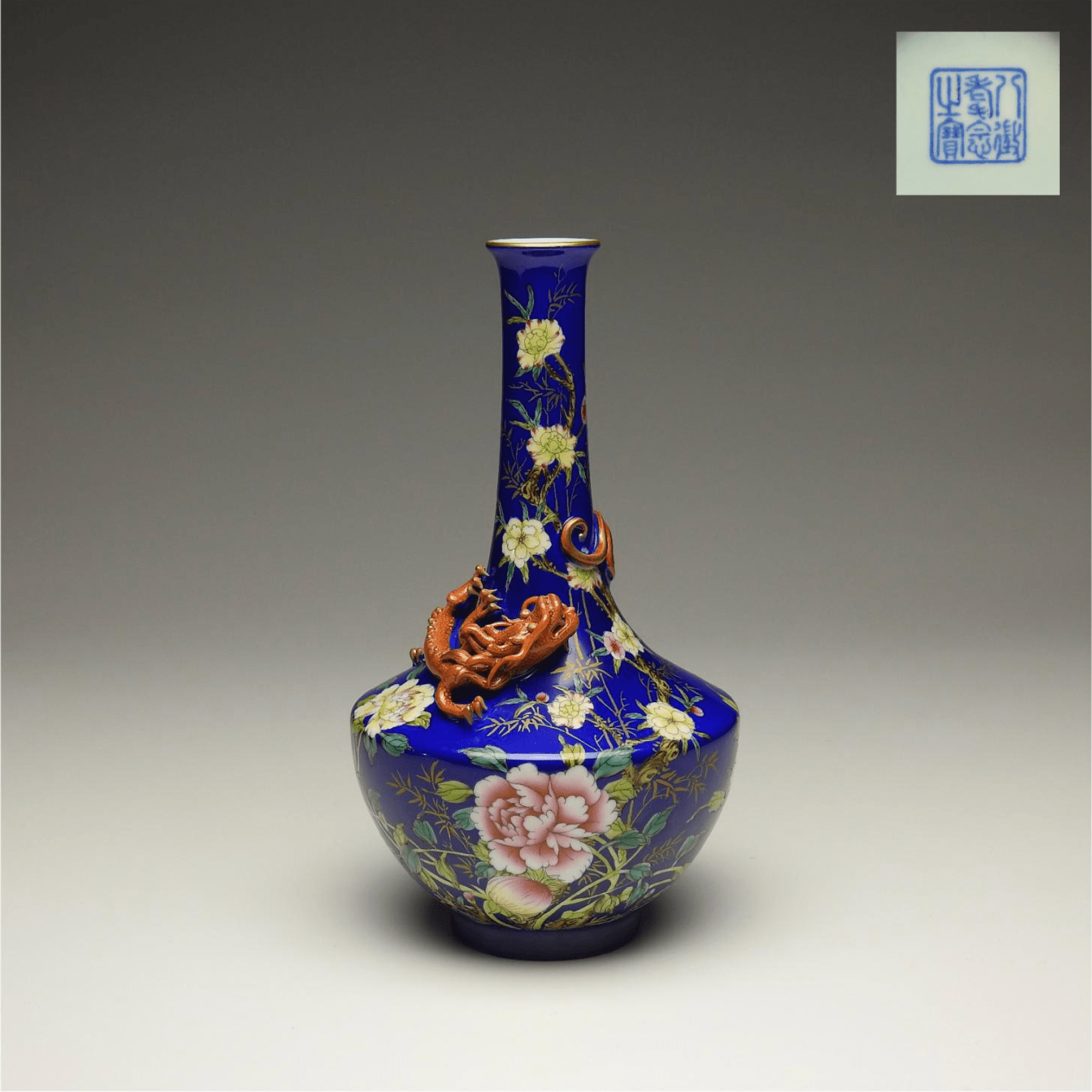 The Treasure of the Octogenarian Celebration: The Eight-Symbol Longevity Vase “清乾隆 八徵耄念之寶” - Ci Porcelain