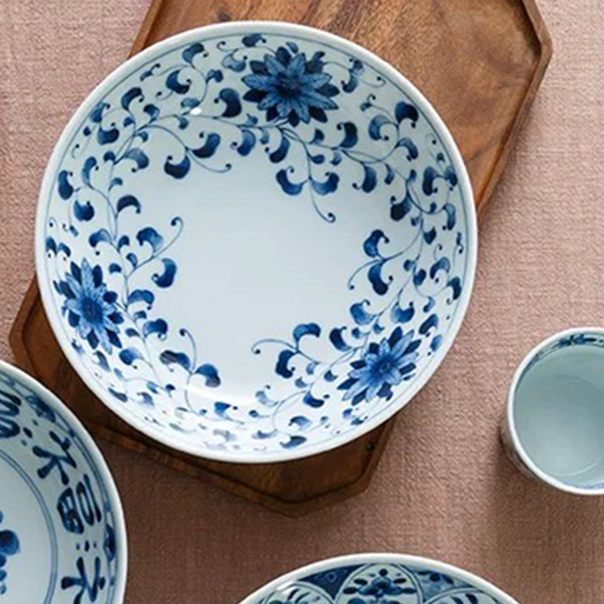 Blue and White Chrysanthemum Arabesque Deep Plate