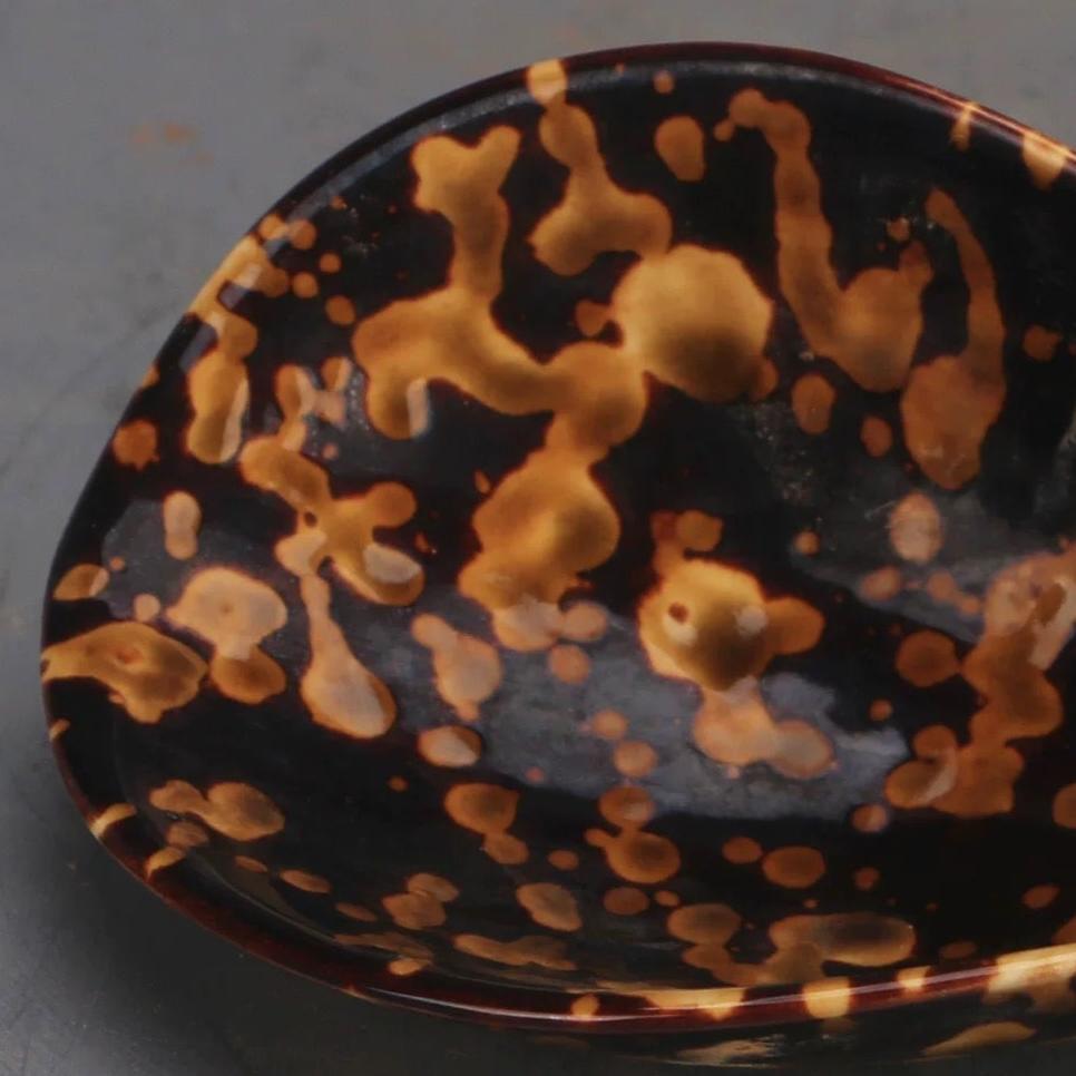 Song Dynasty-Inspired Tortoise Shell Leaf Tray